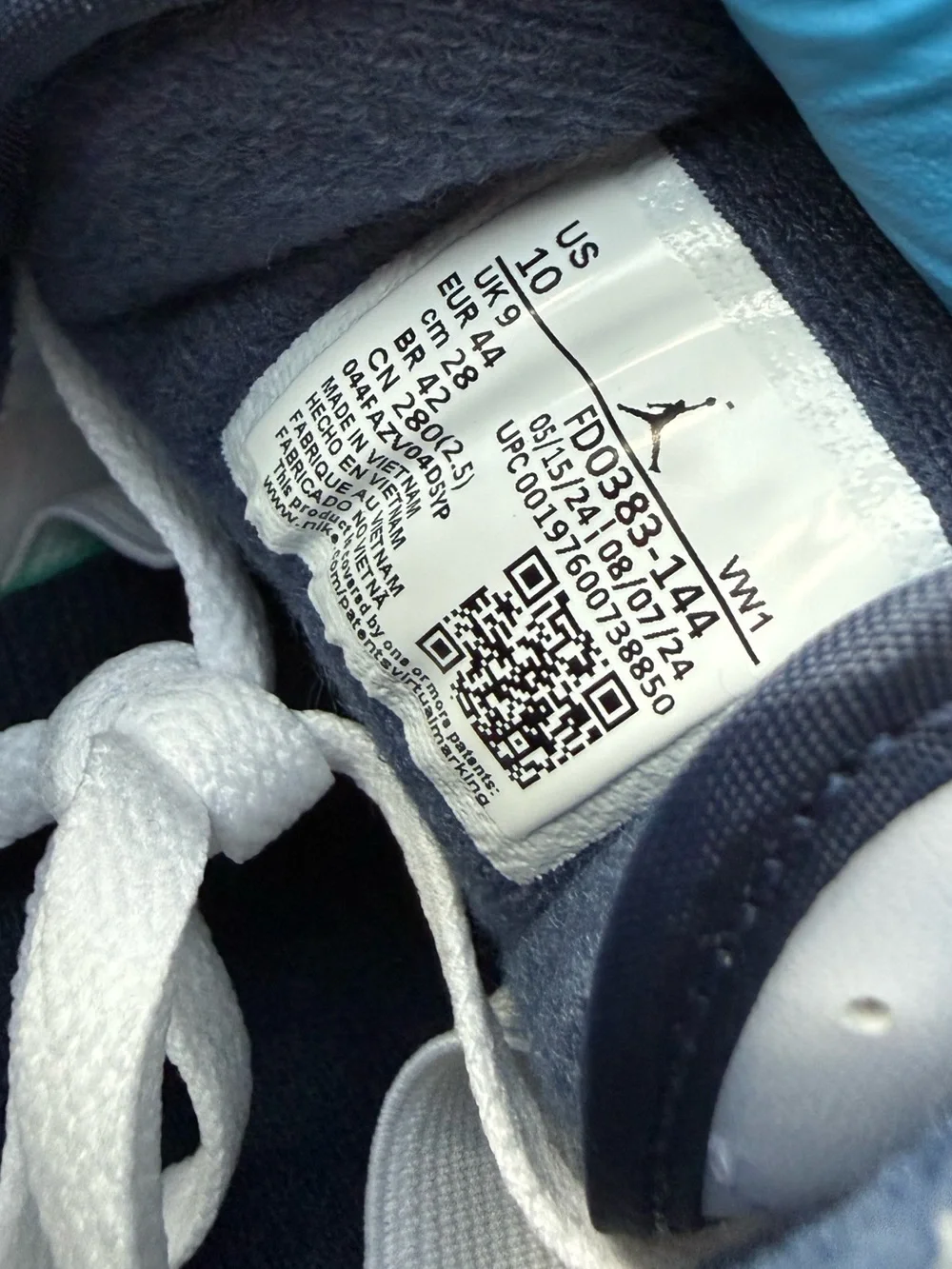 Nike - Air Jordan 2 Low - “UNC” - Size 10